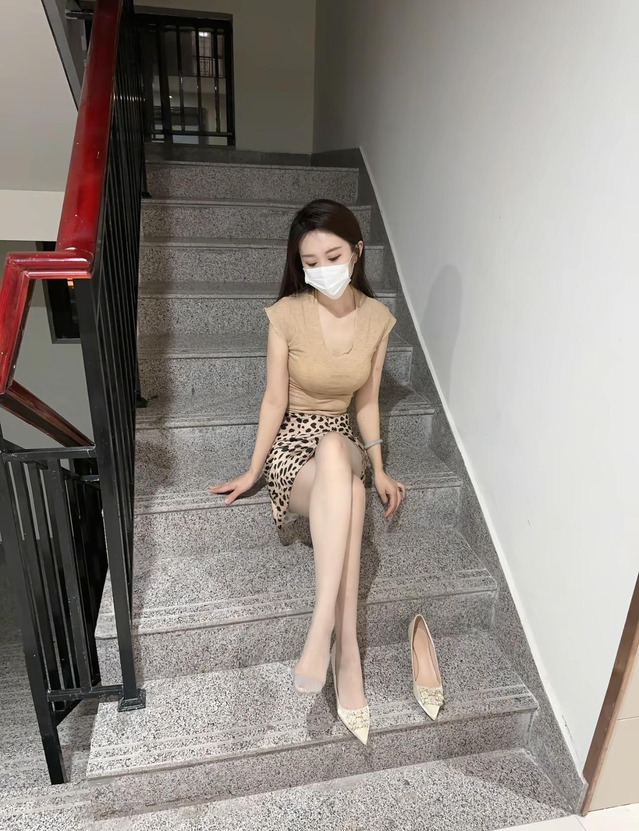 优雅气质，时尚穿搭，自信微笑，每一天都是新的开始！💃🏻✨