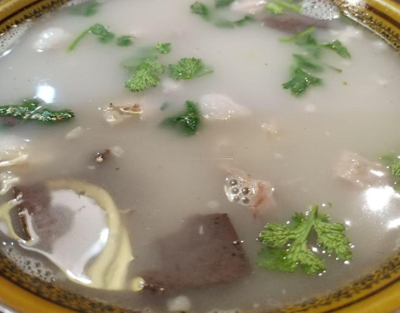 单县羊汤产业联盟回应B太羊汤事件 今天菏泽开庭，中午特意吃了一碗白汤羊肉汤。对于