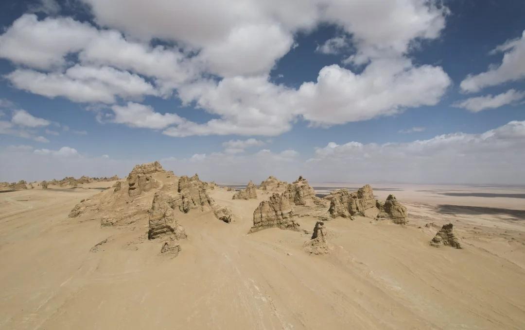 欢迎来到火星｜俄博梁
全屏图 全屏封神挑战
这是地球上最像火星的地方
风是这里的