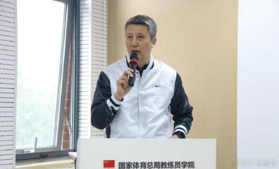 备战韩国，媒体人：中国男篮集训队今日将与北控男篮进行热身赛。北京时间11月21日