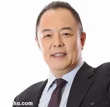 张铁林说，我觉得我们，这个伟大的民这个族，是一个包容性非常强的一个国家。怎么就说