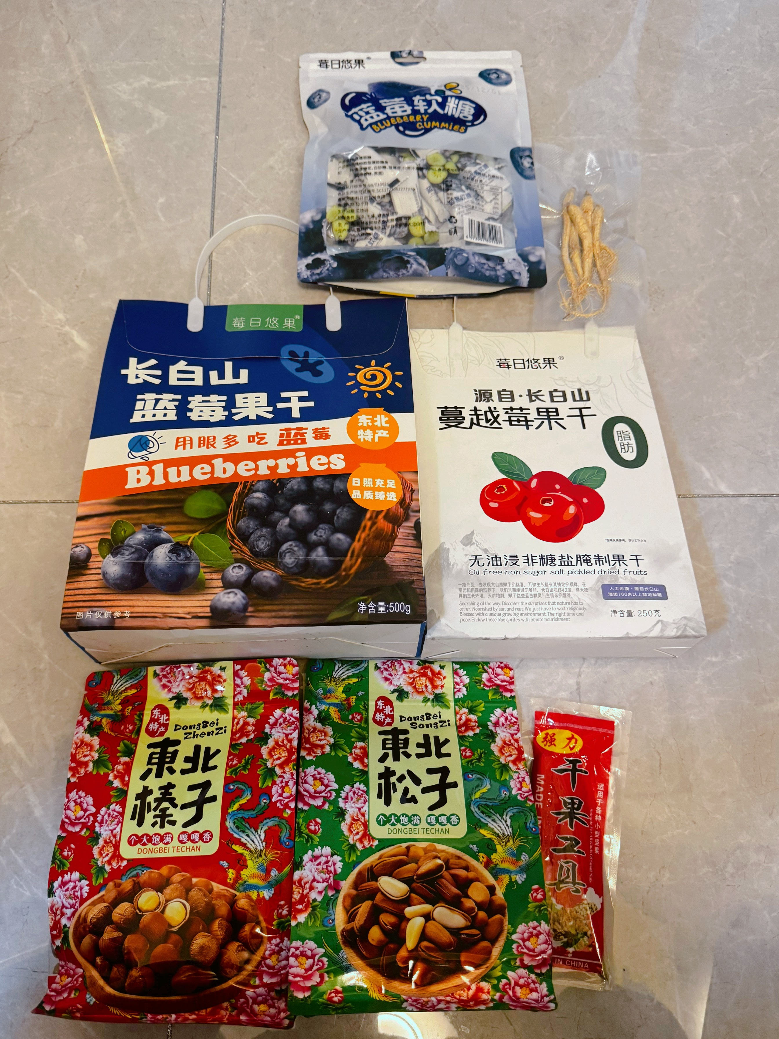 前两天抽的大礼包发现有人没领，那就再抽一回吧～东西很齐全味道也不错（蓝莓果干+蔓