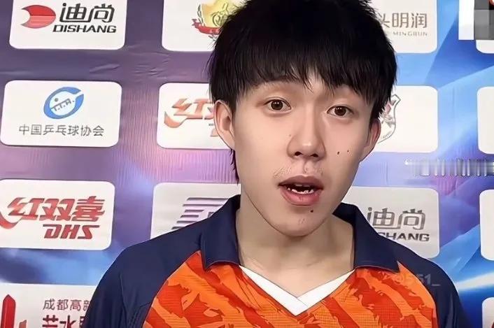 被记者问到喜欢吃甜汤圆还是喜欢吃咸汤圆的时候，大头一脸震惊的表情
怎么，汤圆还有