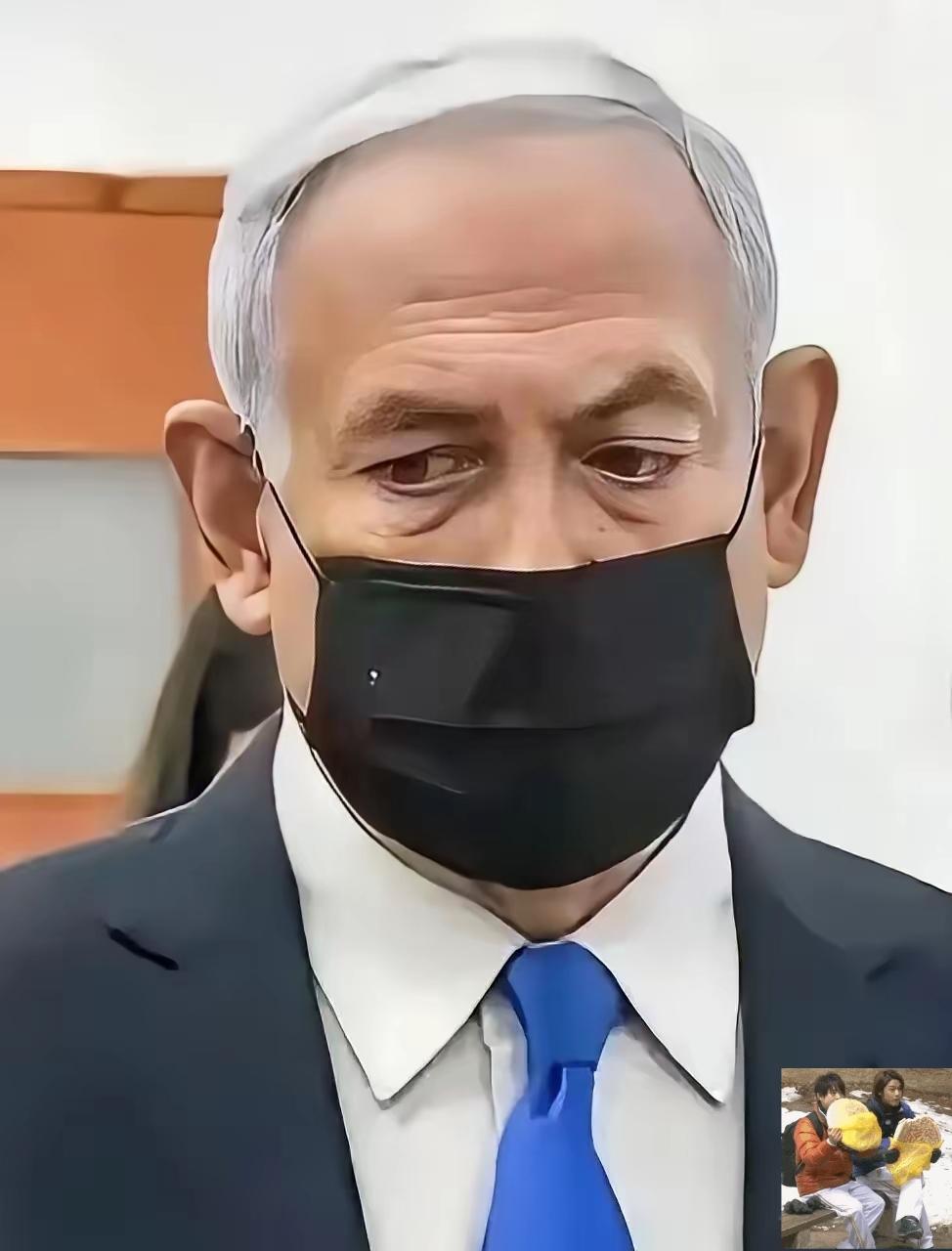 这一幕，终究还是落槌了。
内塔尼亚胡，这位在政坛翻云覆雨几十载的硬汉，今天成了以