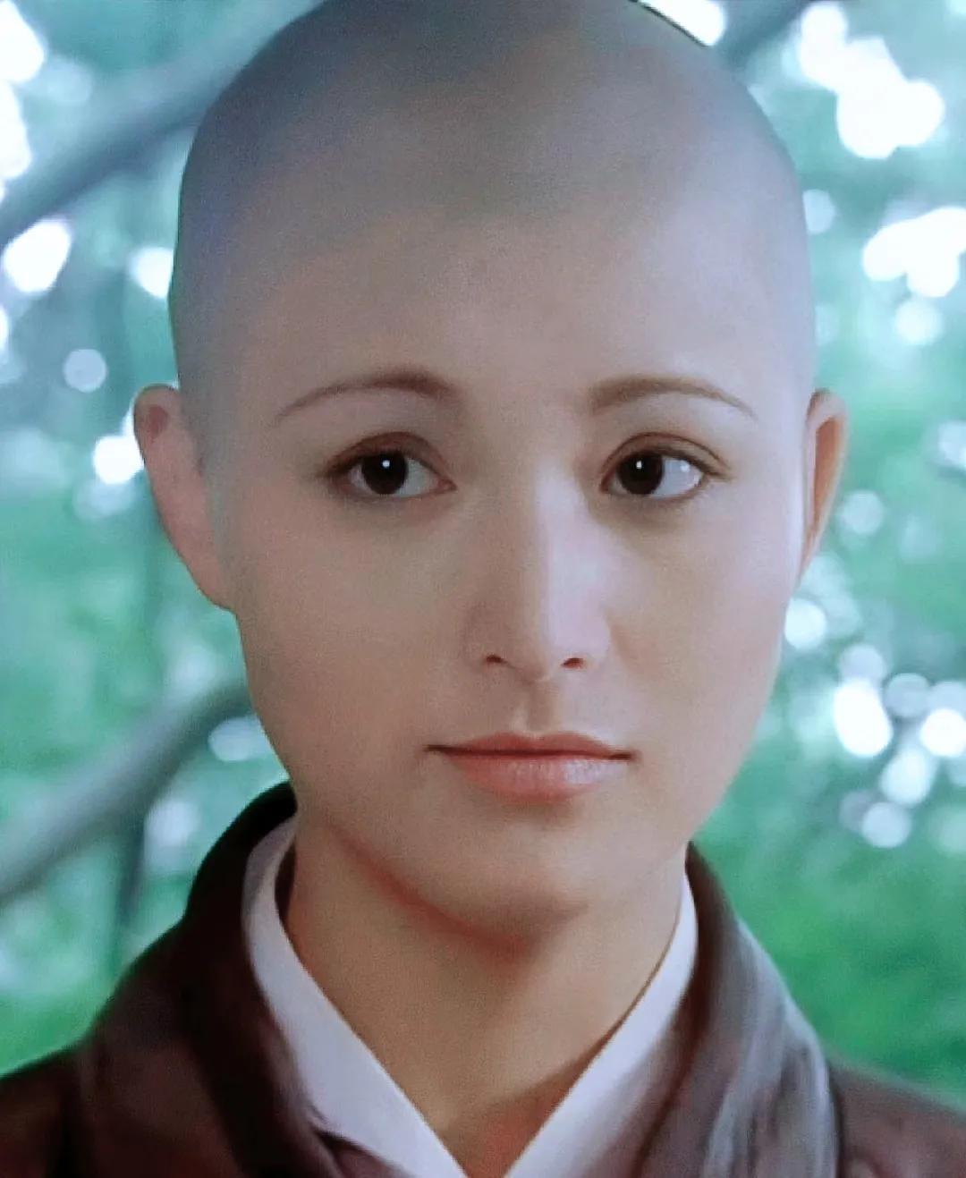 仪琳溪边洗手，被田伯光擒住。源自兔吮毫势，是房中术九姿势之一

仪琳在小溪边洗手