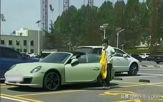 王曼昱，是世界第二啊！乒乓球界取得的耀眼成绩，大家有目共睹！

人家小姑娘，开个