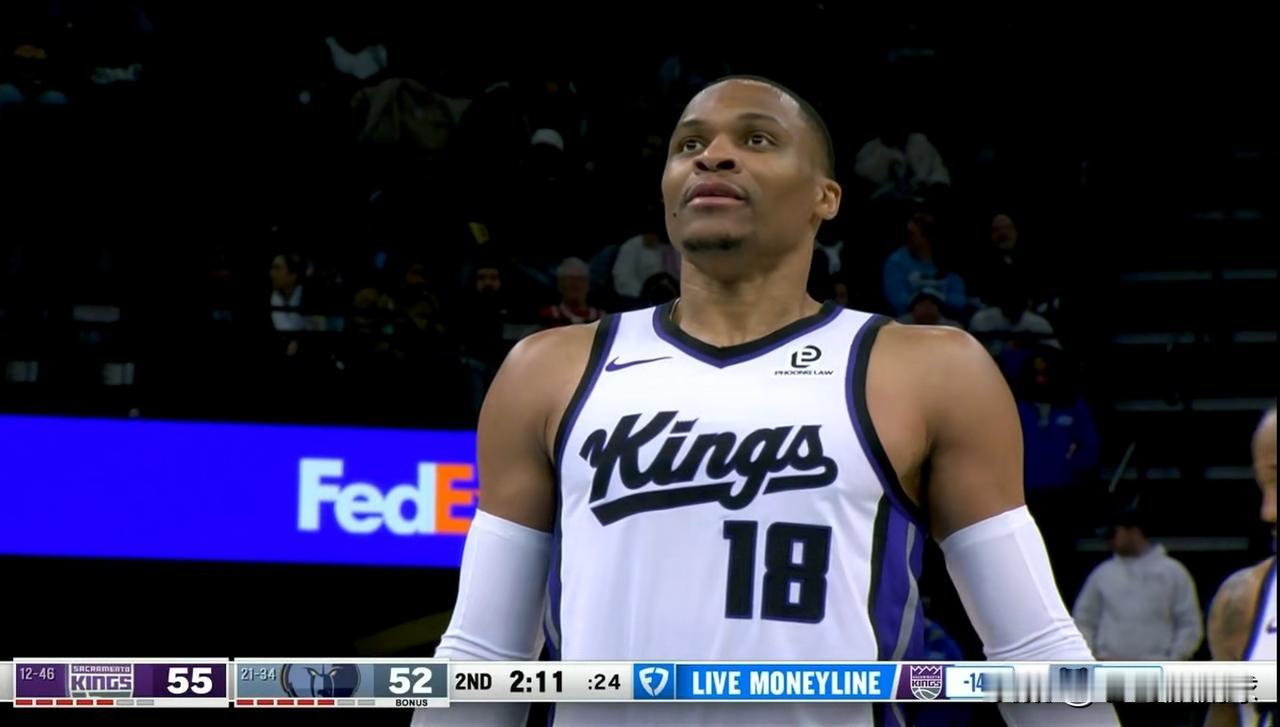 我必须要大肆称赞国王老将威斯布鲁克！在今天国王客场以123：114击败灰熊的比赛