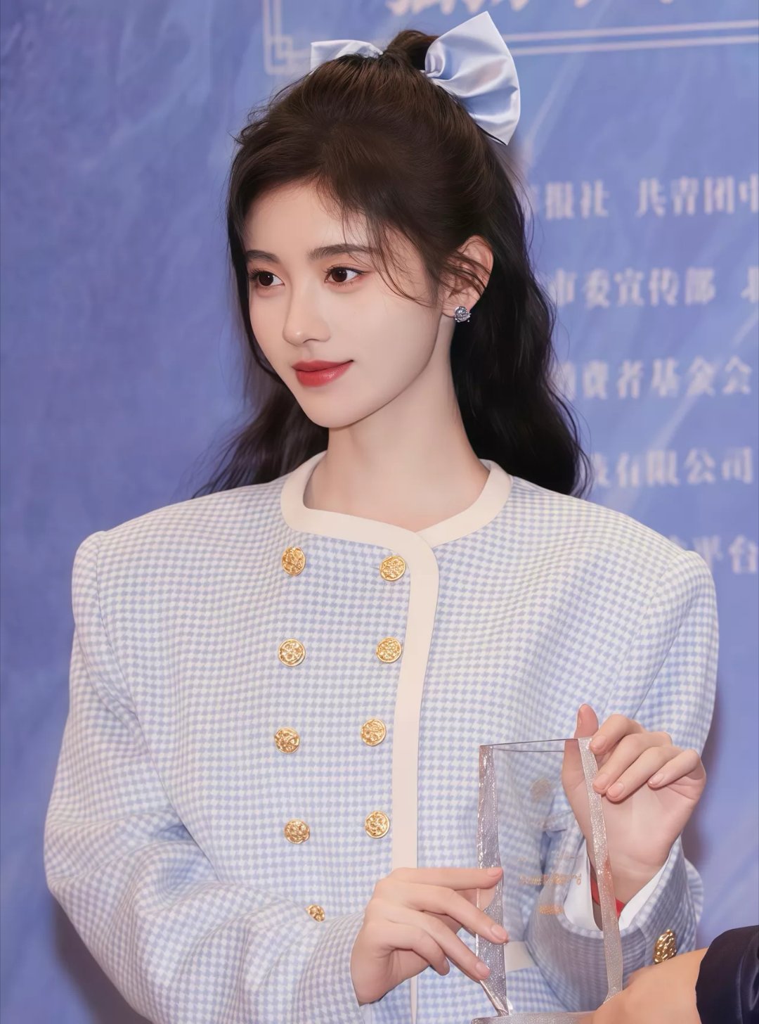 💙 jjy鞠婧祎露芜衣💙 jjy鞠婧祎月鳞绮纪 “你是我文案里的主角是我故事