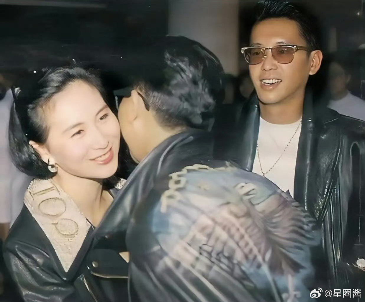 许晋亨在线吃瓜何超琼陈百强哇～何超琼和陈百强真的好般配，可惜没在一起，作为丈夫的