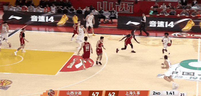 双漏判！洛夫顿二运、古德温砸篮板后沿未吹，山西主场惜败上海引巨大争议

争议一：