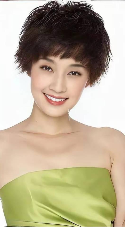 马伊琍，实力派女演员，以细腻扎实的演技游走各类角色。从飒爽的夏琳到鲜活的玲子，再