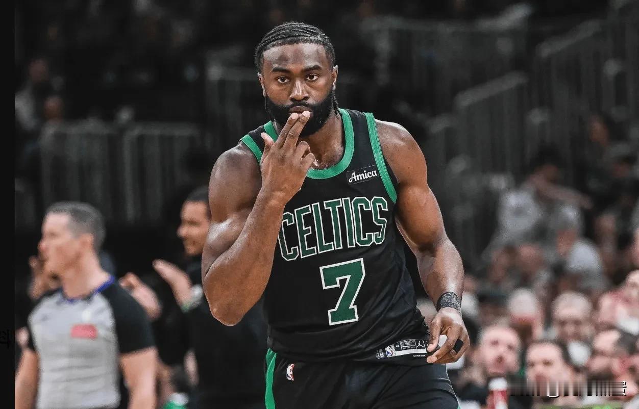 为啥布朗砍41分输球，不少凯尔特人球迷还是对他不太满意？

因为布朗休赛季吹大了