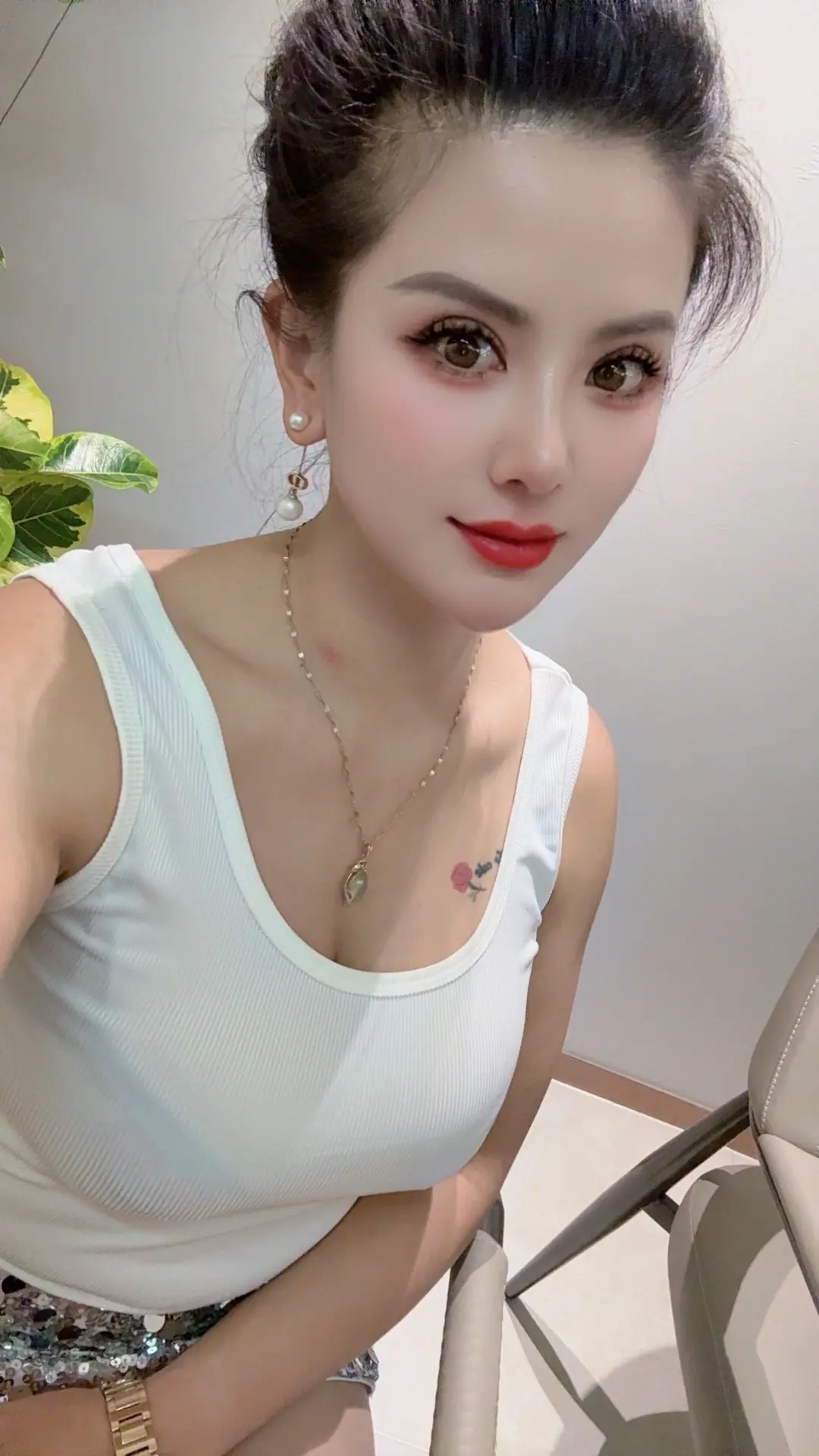 身边处处是戏子，在也不敢相信任何人了