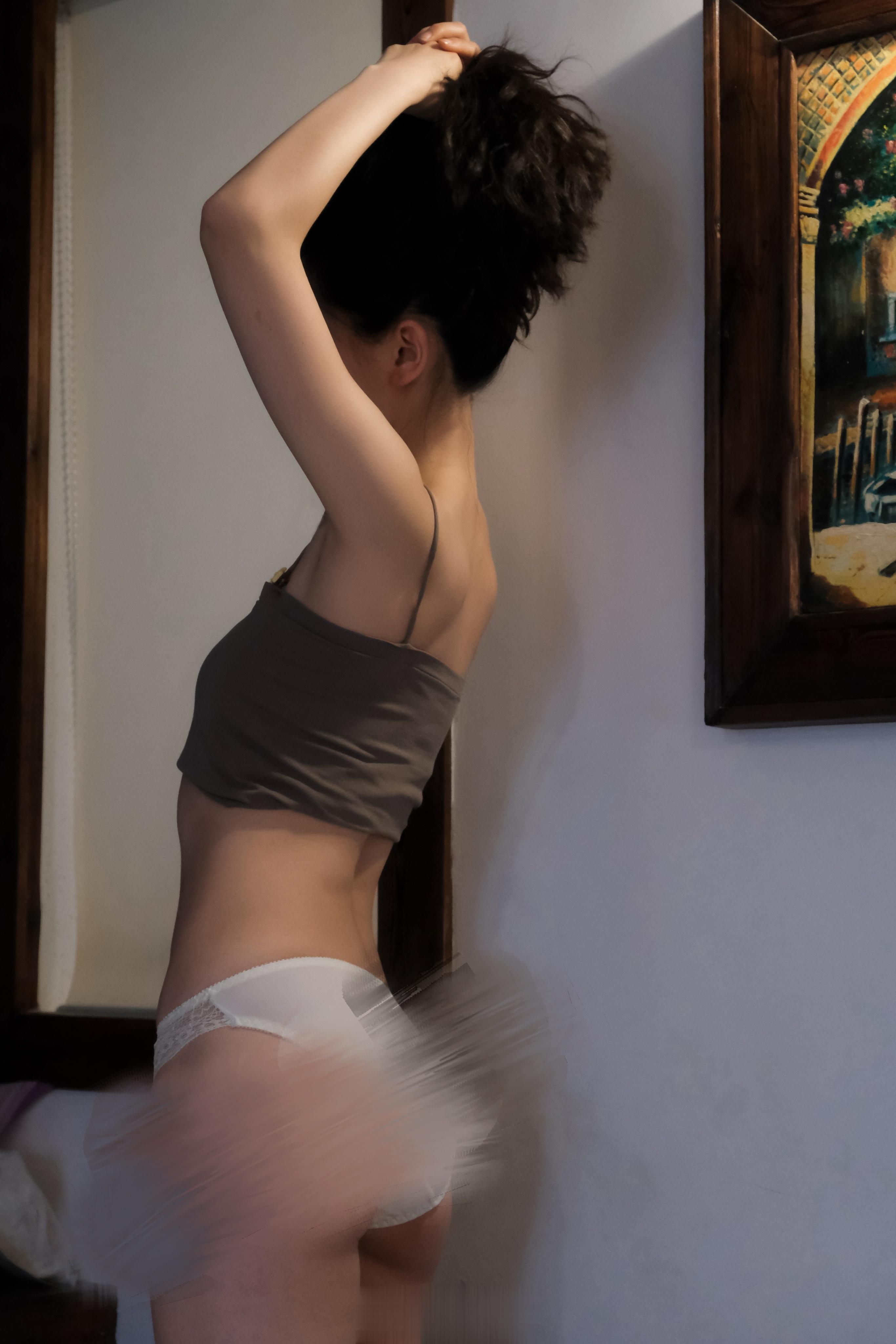 换衣服时候抓拍一张，拍私房就要这种自然感#大连约拍[超话]##大连写真[超话]#