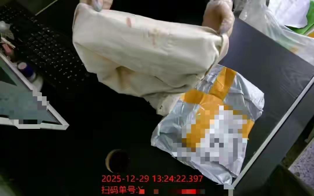 电商“蹭穿退货”乱象愈演愈烈：部分消费者借“7天无理由退货”，将衣服穿后甚至污损