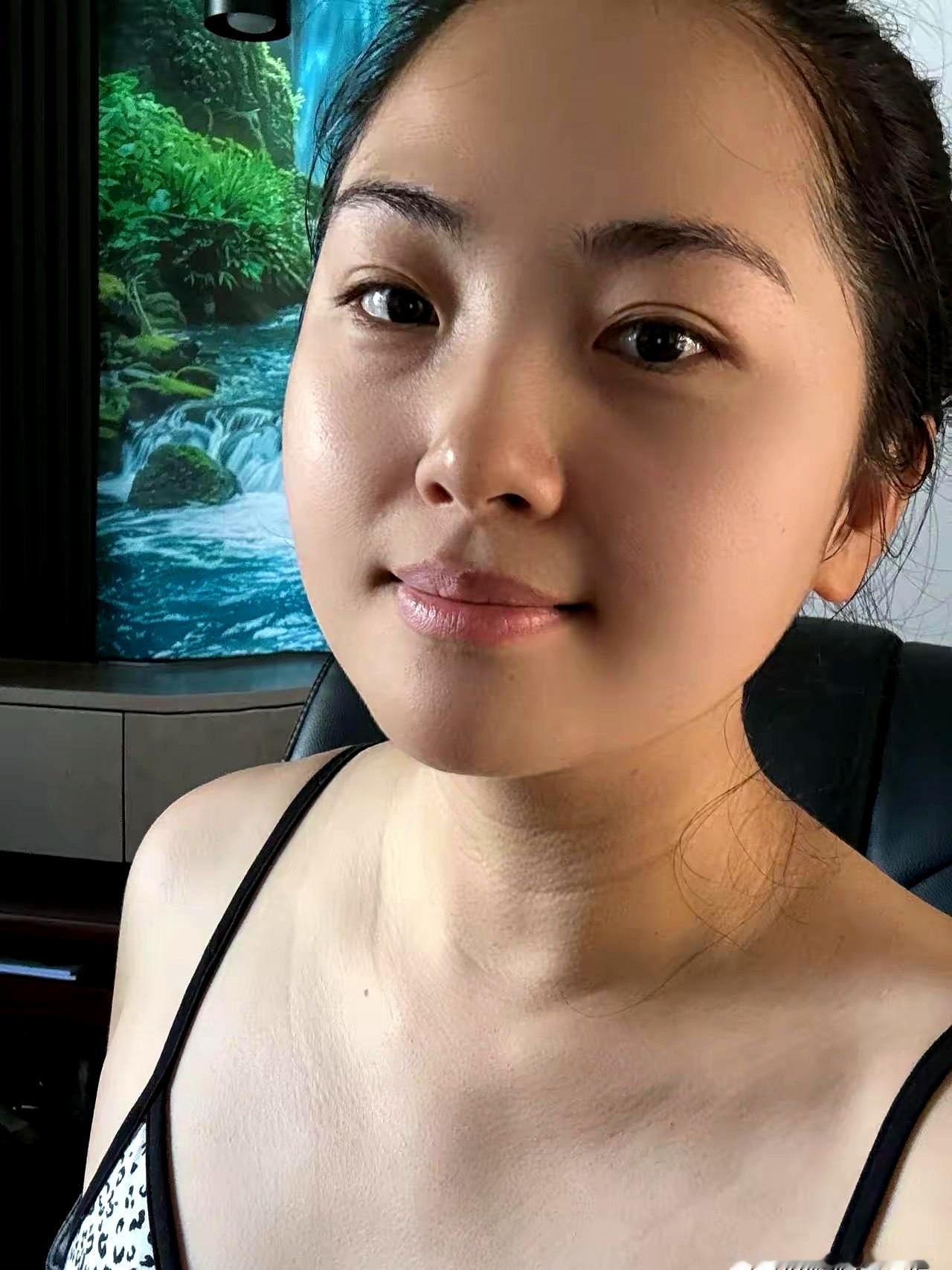 一道提问甩出来：把年龄的每个数字相加等于6，猜她今年几岁。
看着简单，落到现实就
