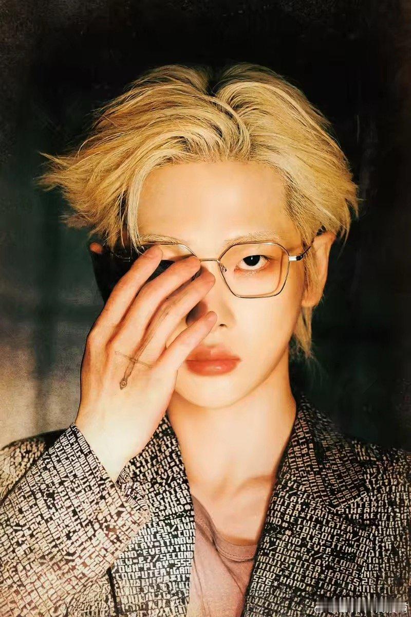 天呐！好久没见这么丝滑的护肤步骤，周震南先速冻后炙烤，消肿紧致一步到位，精致感拉