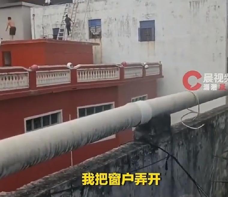 这三名女生真是太幸运了，她们当时在宿舍楼里，应该是当天没有她们的班或者前一天上的