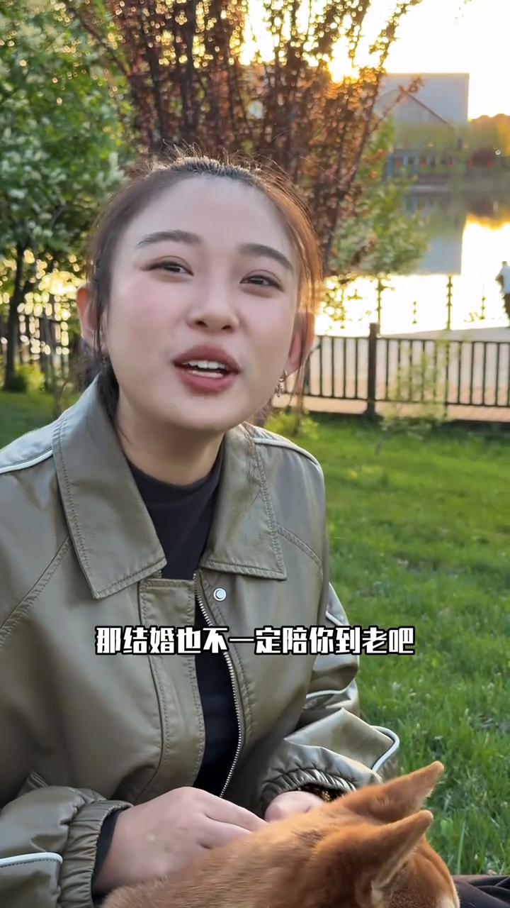 不拼命搞钱，没钱养老。太拼命搞钱，可能就用不着养老了。不拼没钱花，太拼没命花。都