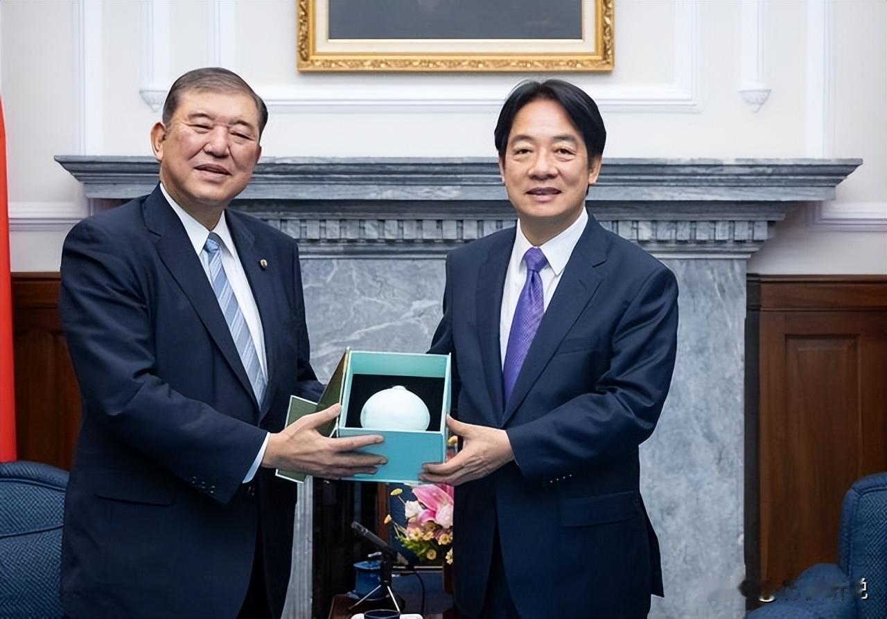 在美方的逼问下，日本针对台海冲突亮明态度，已向在台日企下通告

麻烦看官老爷们右