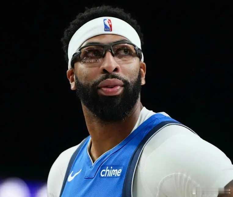 周最佳球员诞生，东契奇创神级纪录！勇士2签1裁，浓眉交易新进展NBA常规赛开打6