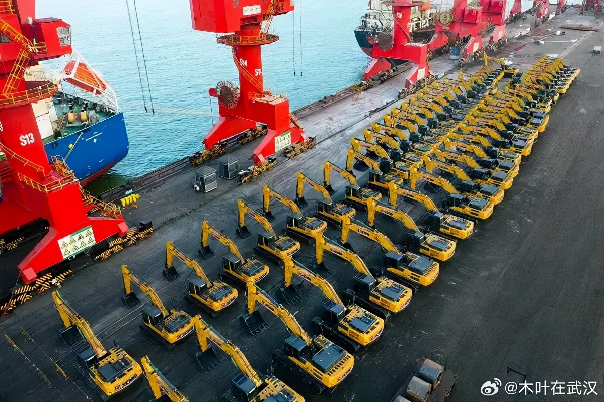 中国机电产品加速出海中国制造正进入「靠技术出海」的硬核阶段。手机、新能源车、光伏