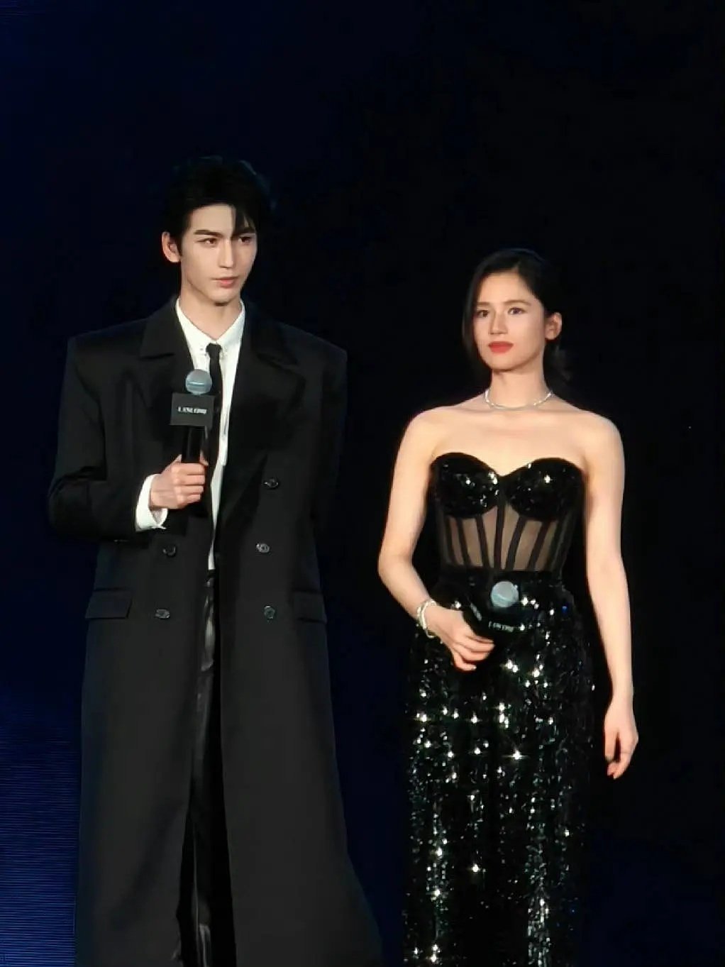 谁能想到张凌赫竟然比张婧仪还白？ ​​​