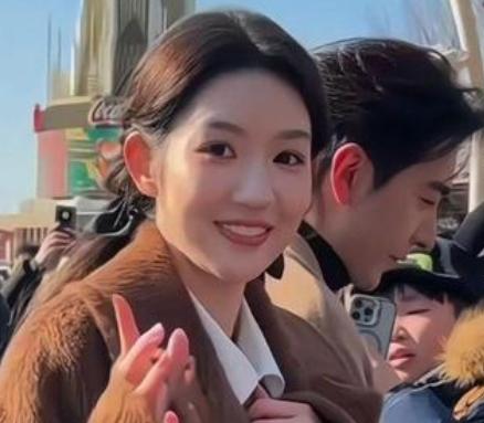 2026年1月22日，陈星旭与王玉雯现身北京环球影城，为新剧《突然的喜欢》进行宣