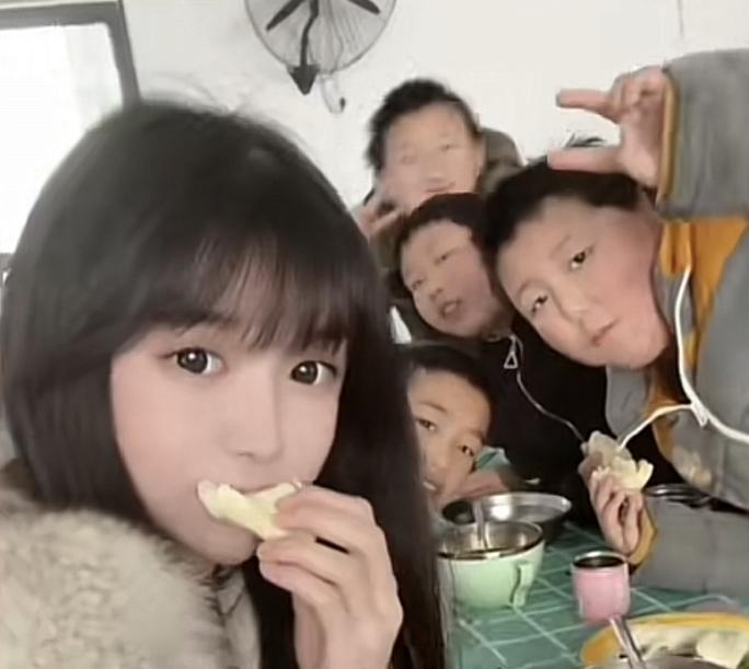 白天她是山区孩子们温柔善良的支教老师，晚上她是榜样大哥屏幕上跳舞的主播，由于尺度