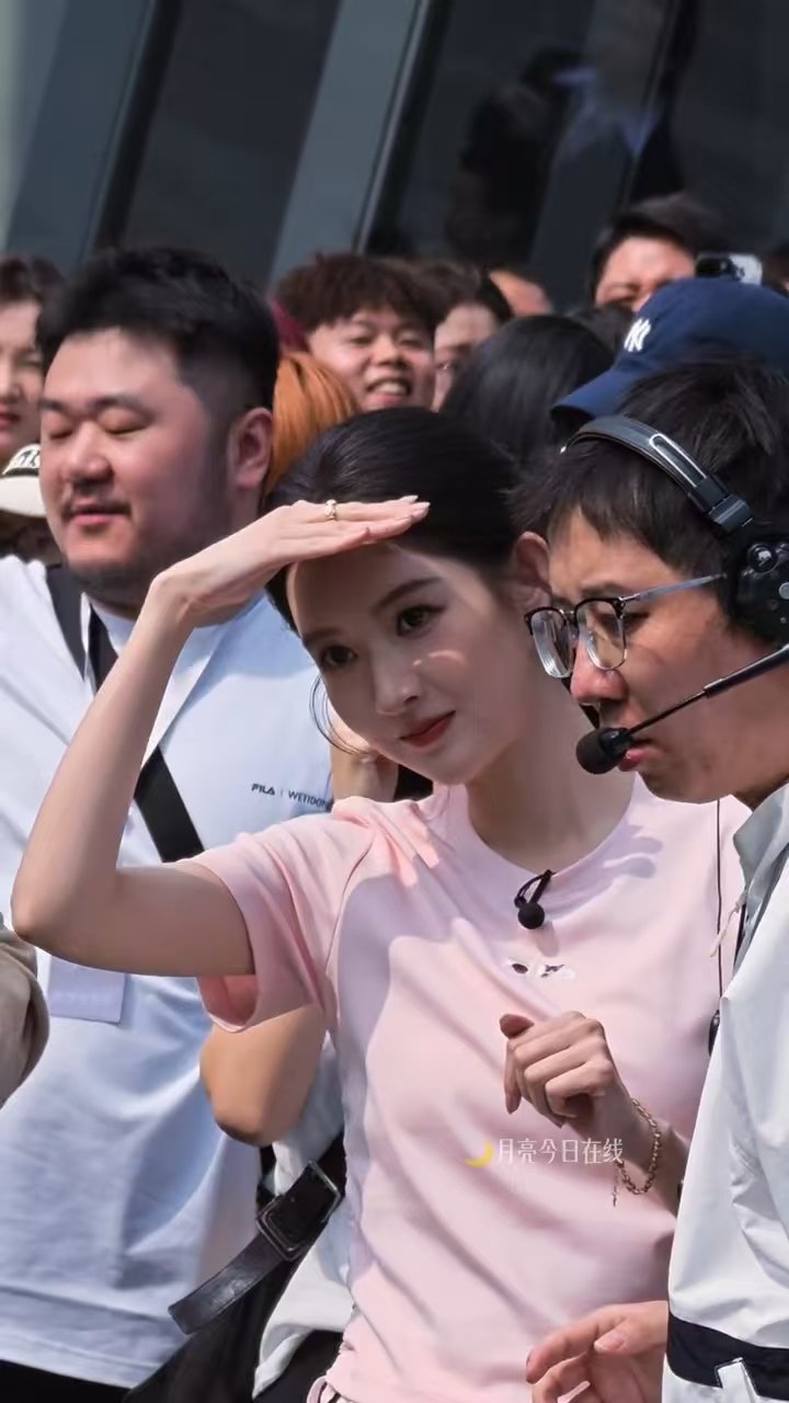 顶光下的王玉雯 王玉雯北京线下活动生图，扛住了顶光，好漂亮！王玉雯北京活动生图王