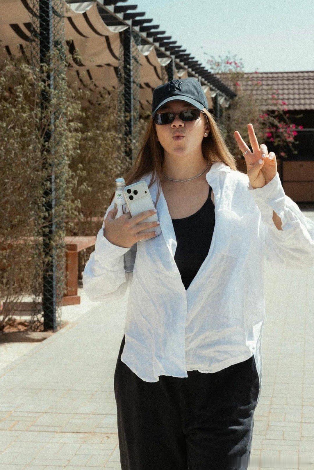 阿尼西莫娃！和团队在利雅得玩耍的一天！体验了骑骆驼和冲沙[点赞]真开心Amand