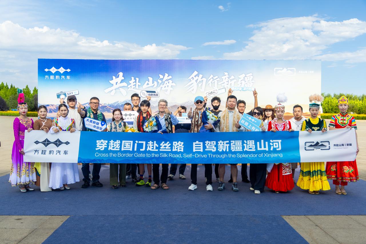 在文化传播这一块，比亚迪从来都是开团秒跟。
知名经济学家杰弗里·萨克斯教授与M3
