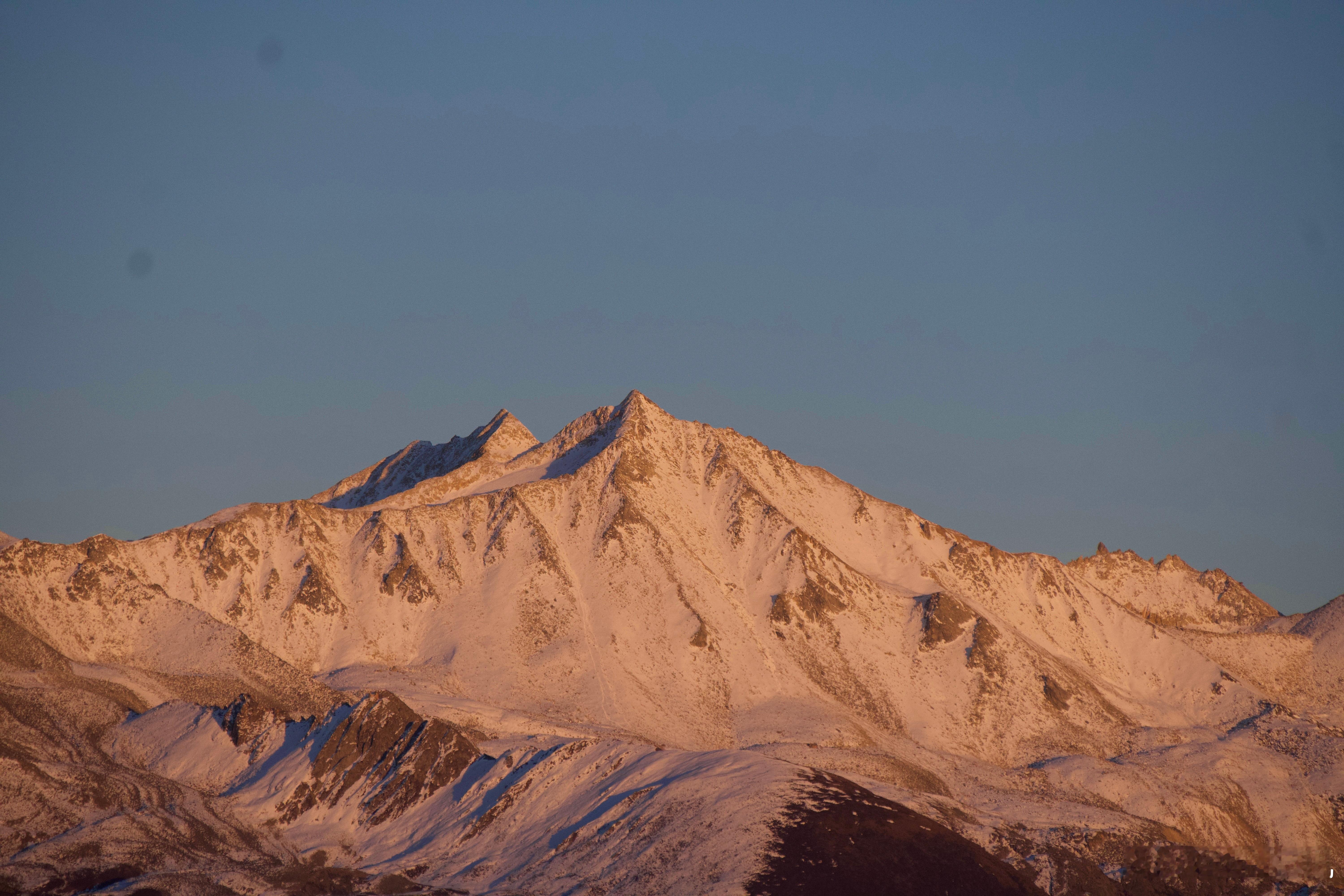 衣香鬓影掩过了几声叹息 冷眼看过了霓虹几场别离雪山[超话] ​​​