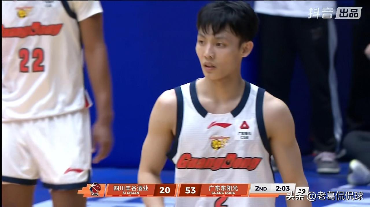 广东东阳光巨星徐杰竟然化身为了一名神射手！在今天广东东阳光客场挑战四川丰谷酒业的