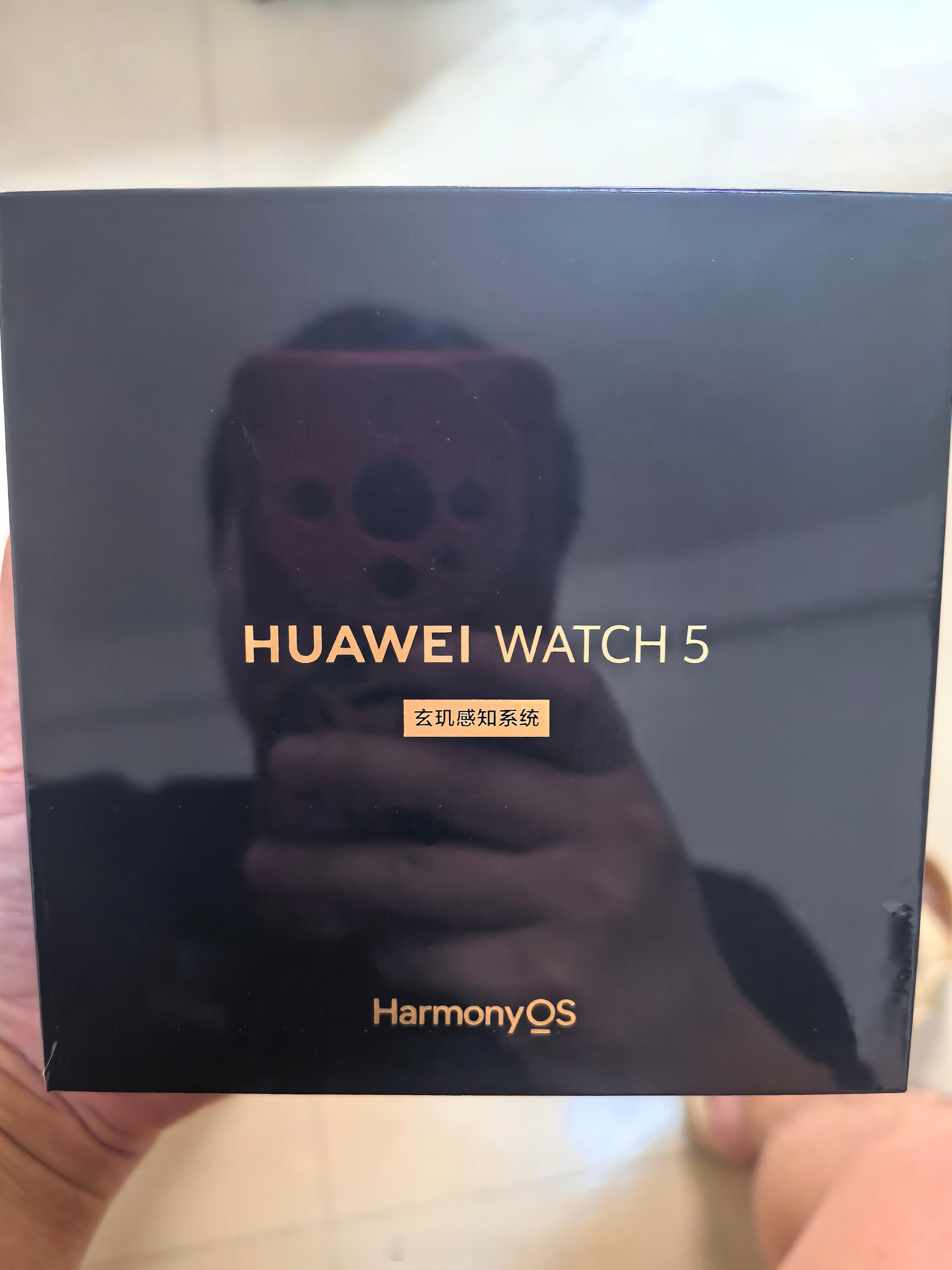 买了一个华为手表watch5 ，商城发货速度真快啊，昨晚买的今天就到了，是害怕我