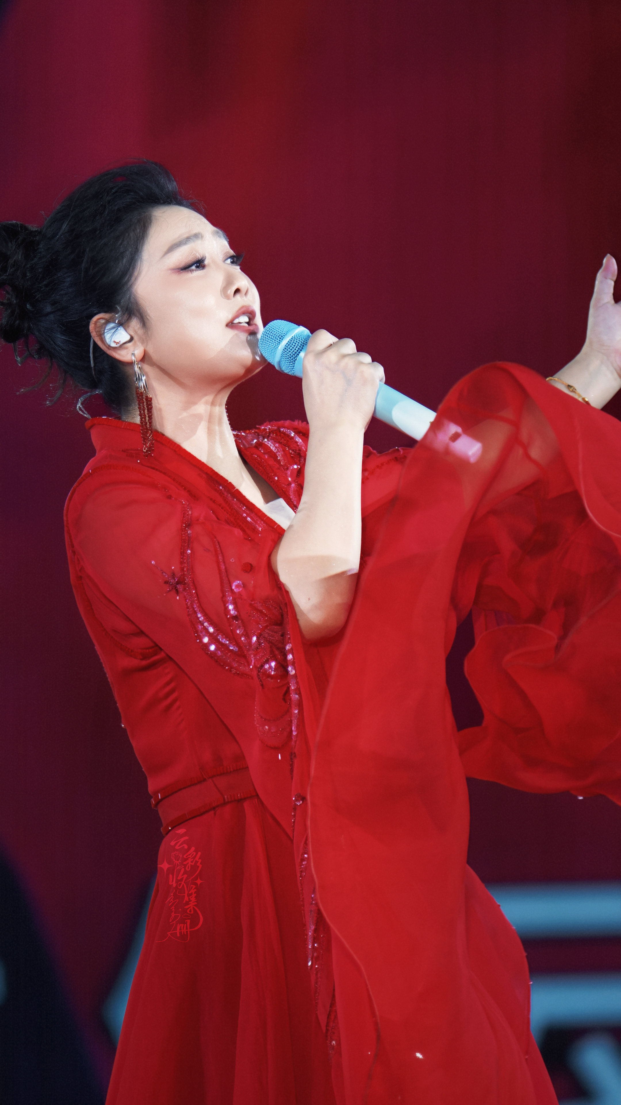 杨魏玲花 ☁️凤凰传奇主唱玲花 260620 吉祥如意演唱会广州站有这样的美貌照