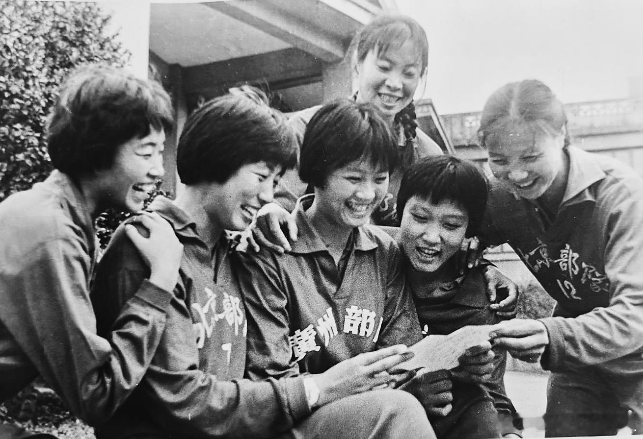 篮球捡史 1973年全国篮球联赛第二阶段杭州赛区，比赛期间，各队始终坚决贯彻执行