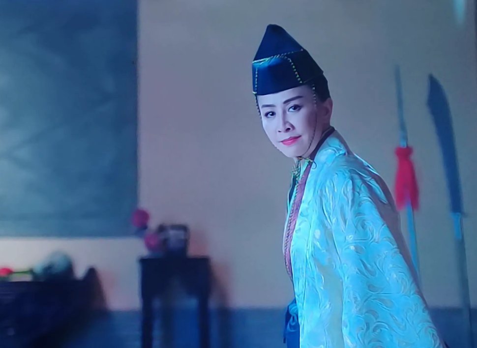 一路繁花，刘嘉玲扮相一出来，霎那间就像大片上映，质感一下出来了，女扮男装，眉宇间