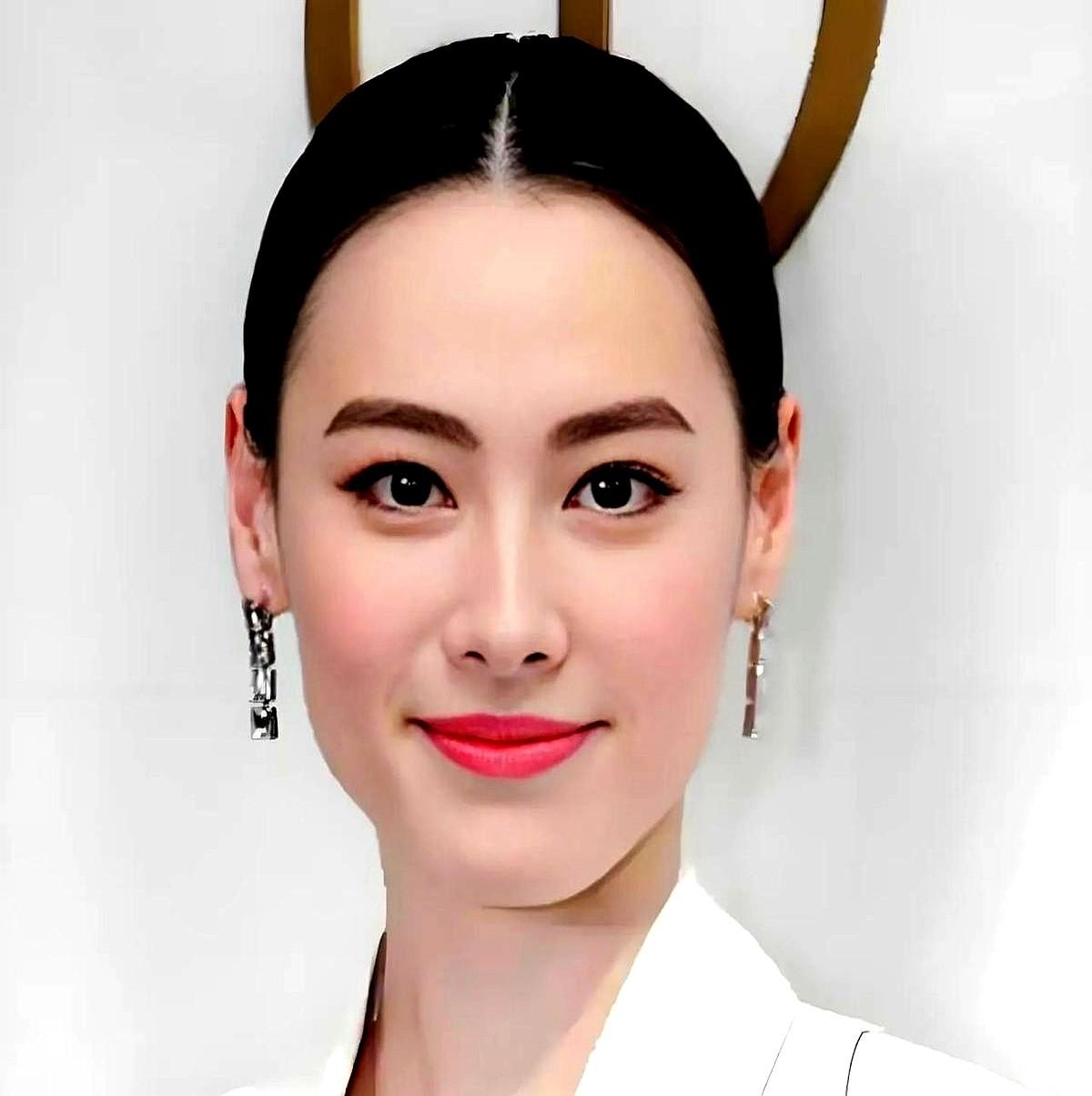 没想到，梁洛施的大儿子曾和她说过这些话。

他说，妈妈，你有男朋友以后一定要告诉