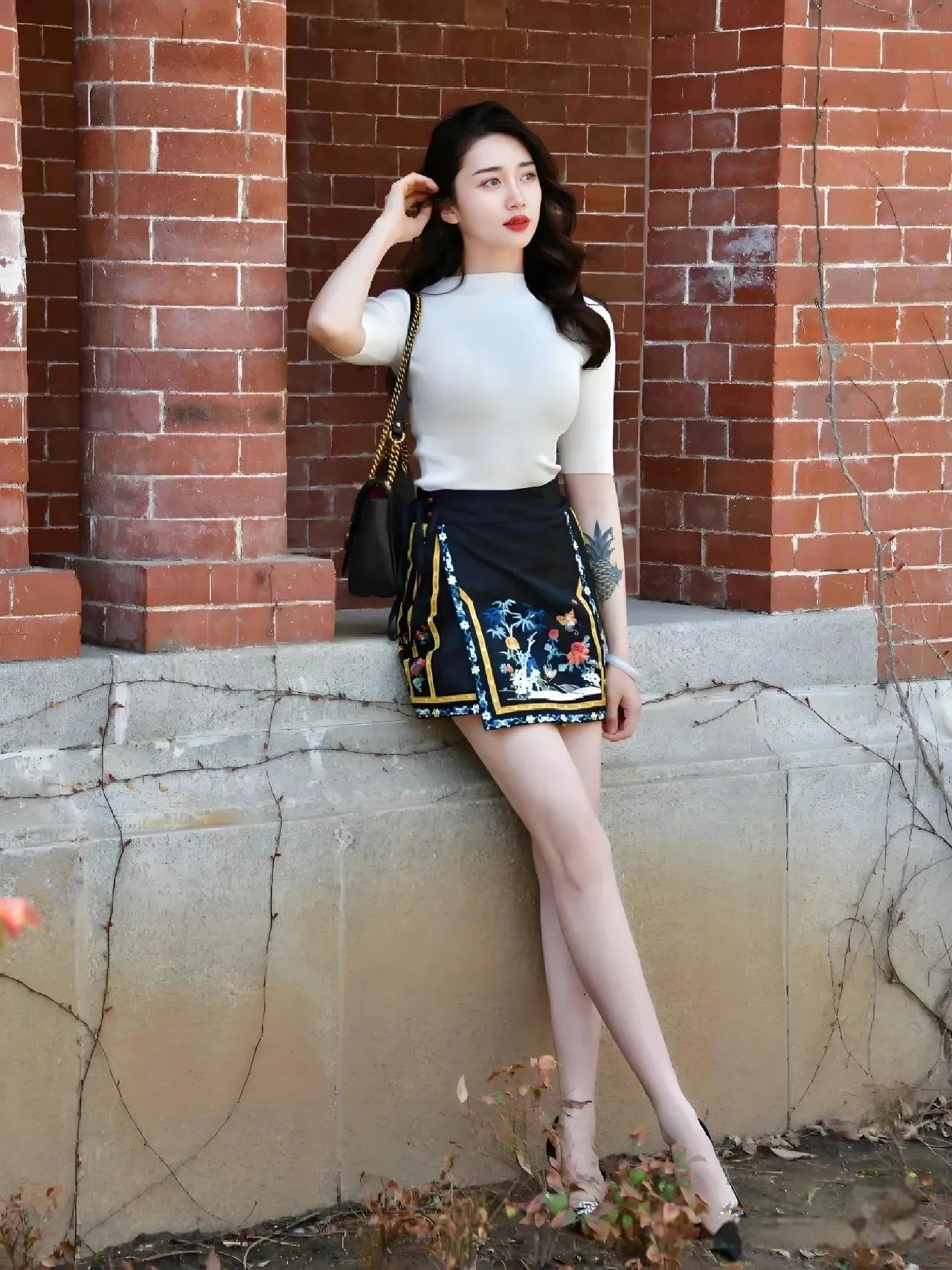 时尚的尽头是传统，传统的渊源是华流
素心如简，亦是清欢
漂亮的不是我，而是五千多