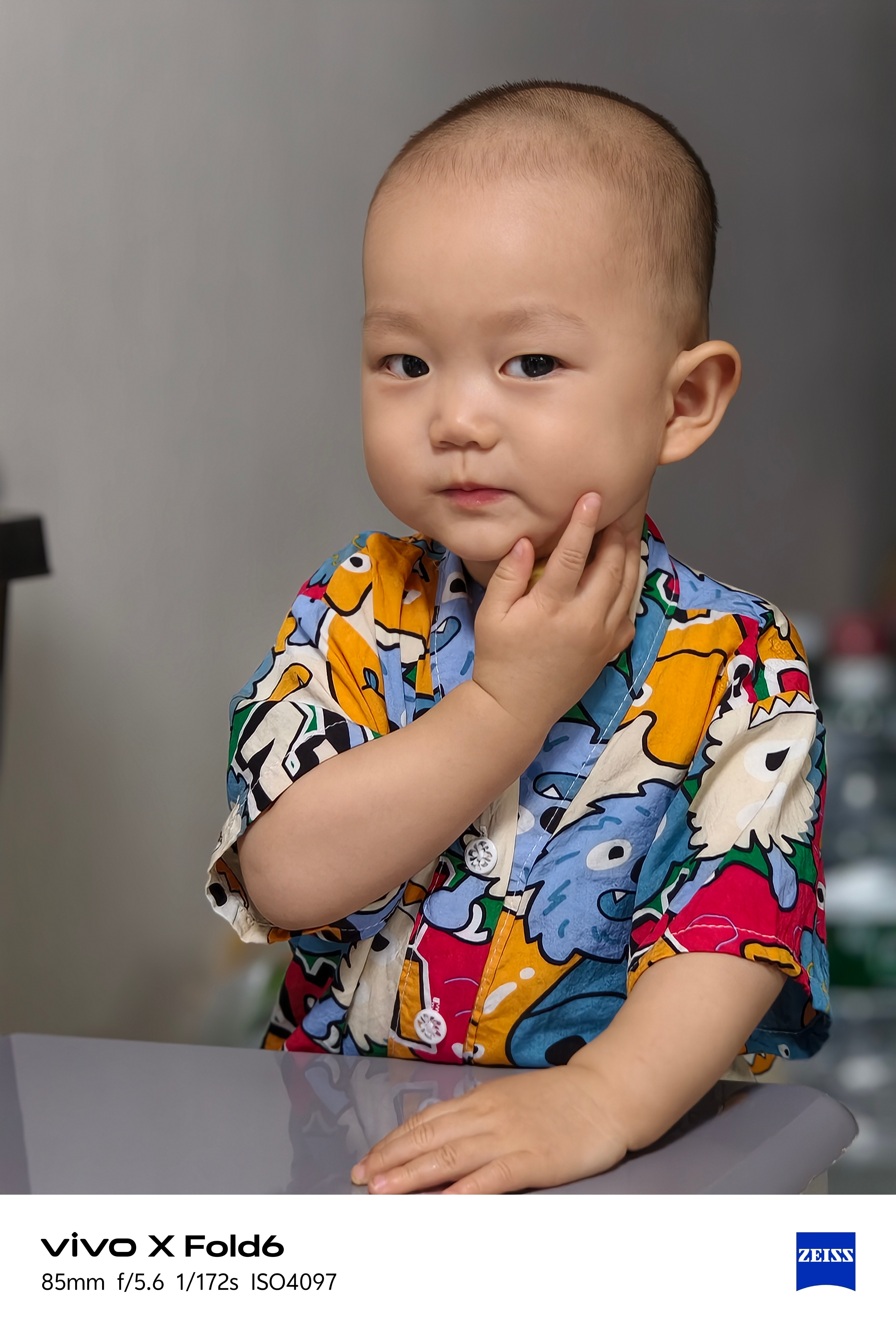 我家帅小伙历时14个月能独立行走了～他爸爸给买的花衣服，一上身就穿出来东北洗浴风