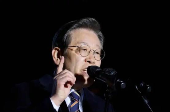 李在明真没料到，还在睡梦中，特朗普突然下手，给出一个荒唐理由
 
1 月 27 