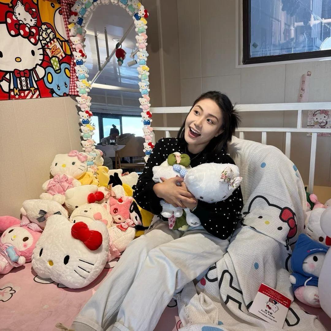 Kitty的甜蜜时光！哈喽Kitty 卡通kitty 兔子kitty 吃货kit