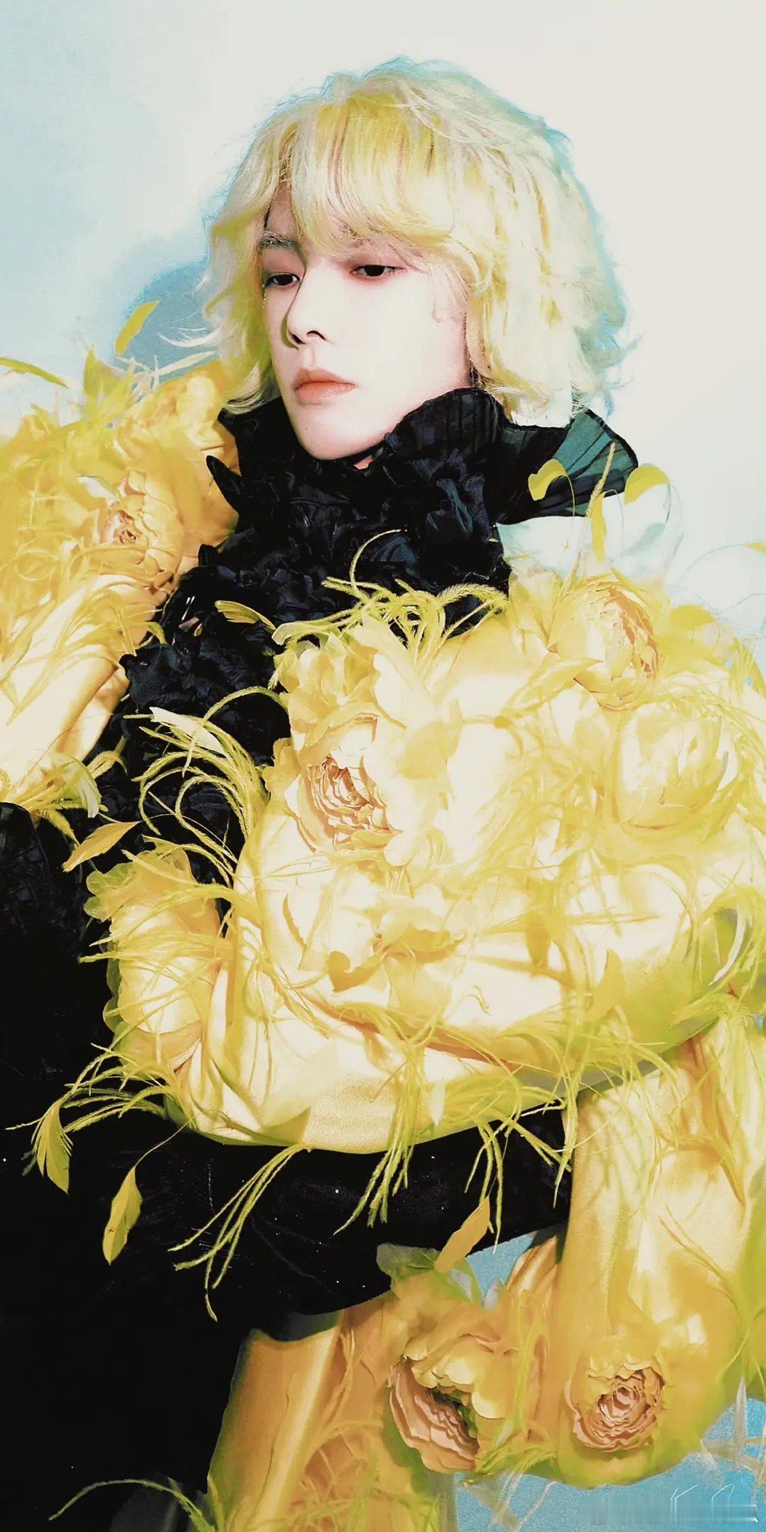 感觉华晨宇的造型一直挺大胆的 ​​​