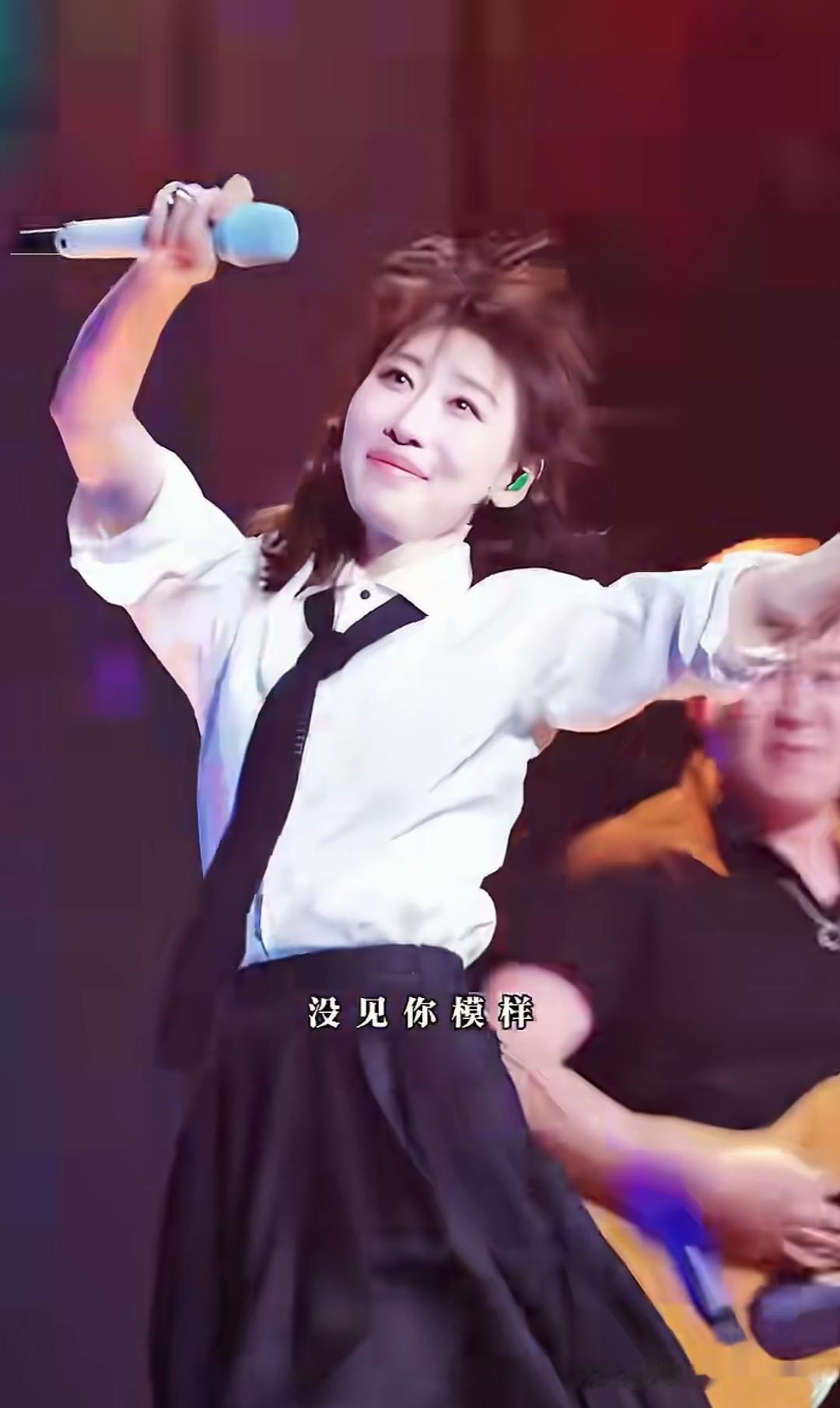 我的天呀！任素汐这场演唱会直接杀疯了，网上评论区全是好评，她舞台穿搭更是被大伙扒