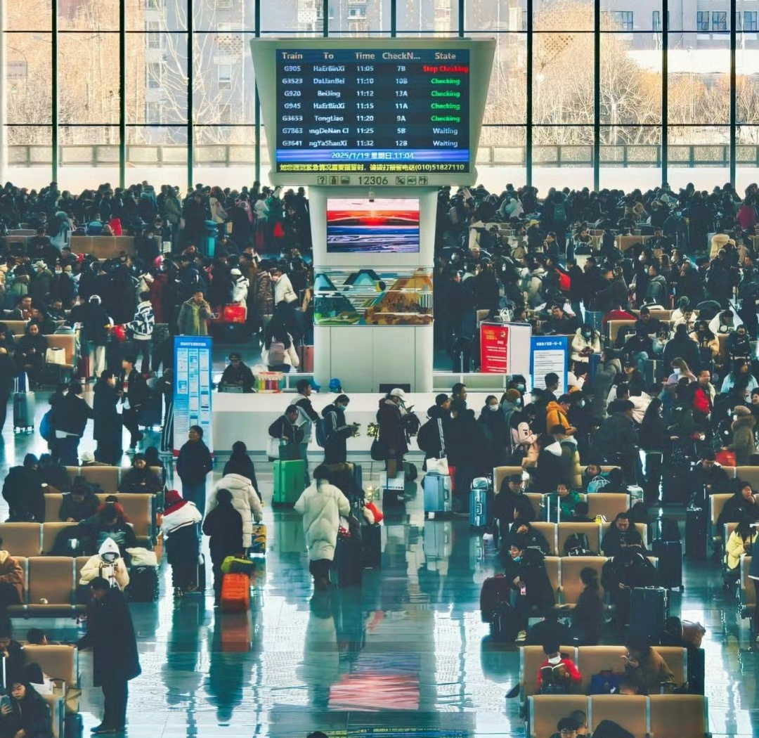 这一刻春运的意义具象化了 春运的意义，在这一刻变得具体而生动。🚄 过年幸福感，