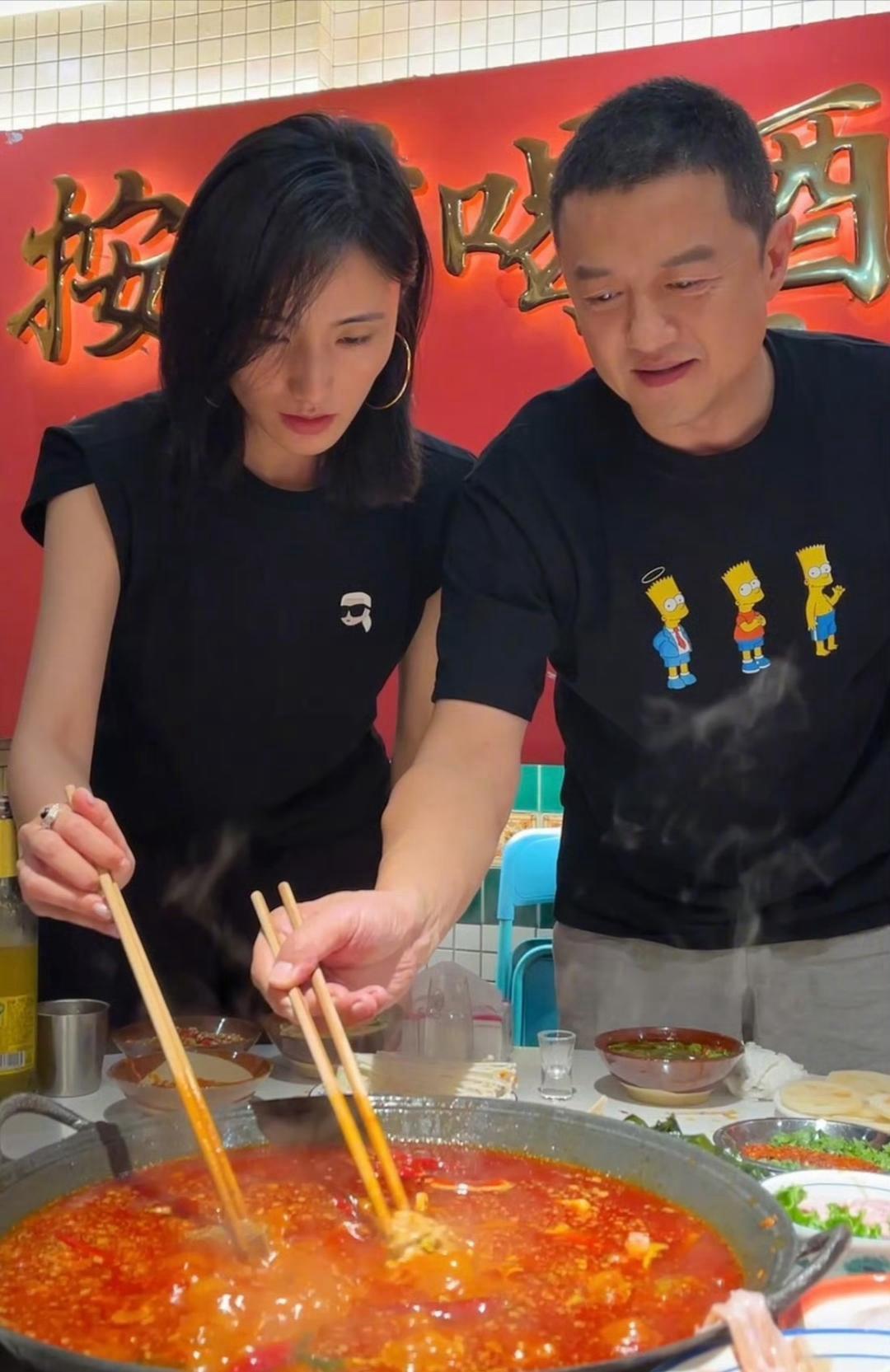 【#李亚鹏曾注册31个海哈金喜商标#】#李亚鹏直播卖茶9月销售额超3600万# 