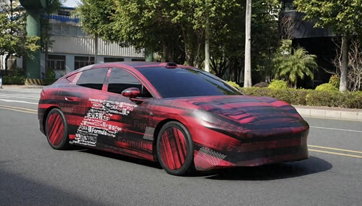 方程豹首款轿车谍照曝光，这跨界玩得有点大！之前人家靠豹5、豹8等硬派SUV在越野