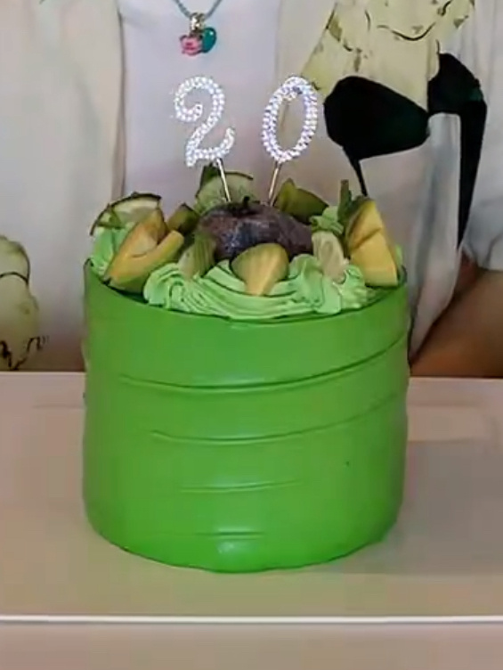 好丑的蛋糕。。。 