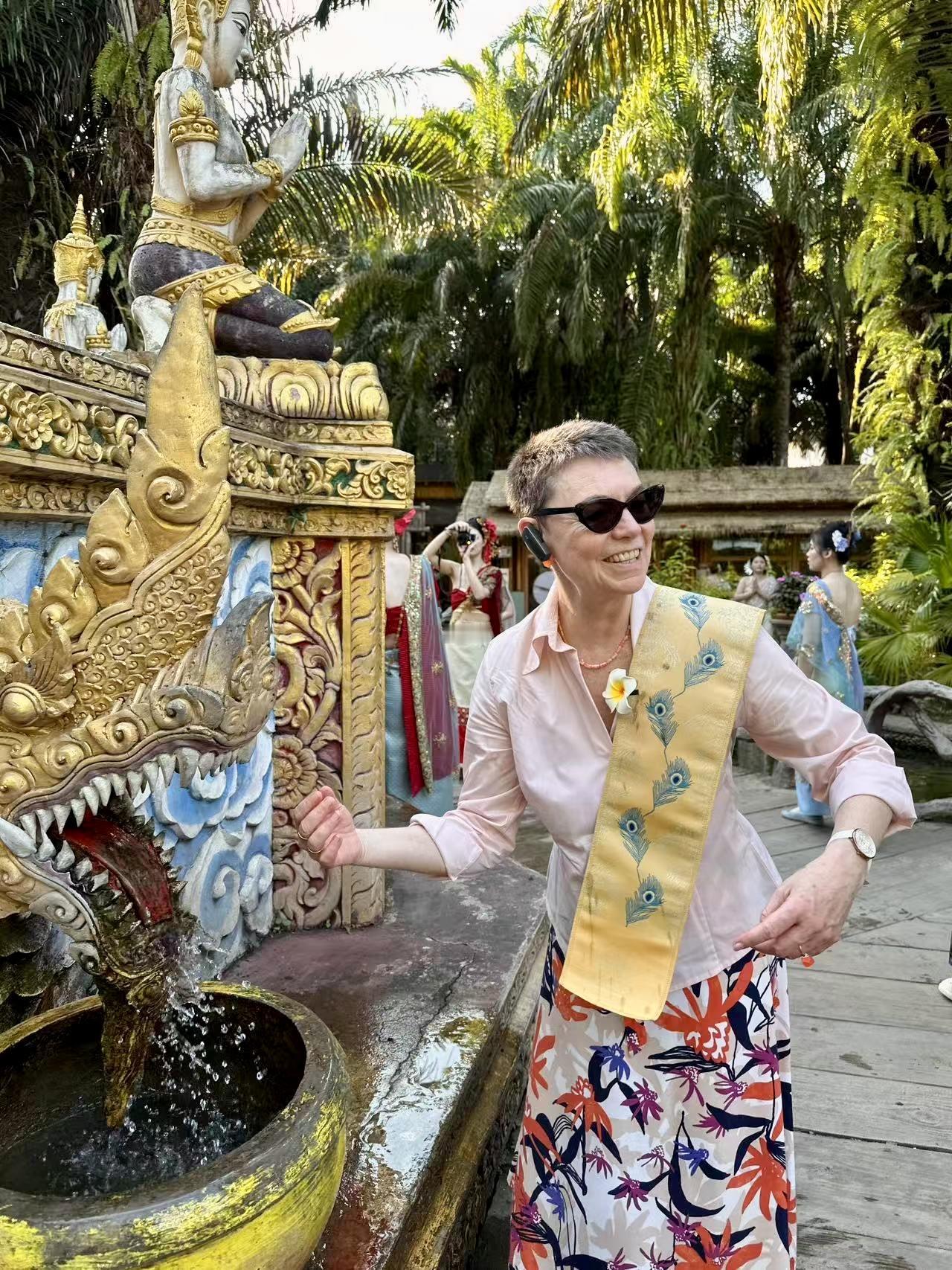 云南省拥有众多独具魅力的旅游文化景点。傅融大使与白玉堂大使在访问云南期间，参观了